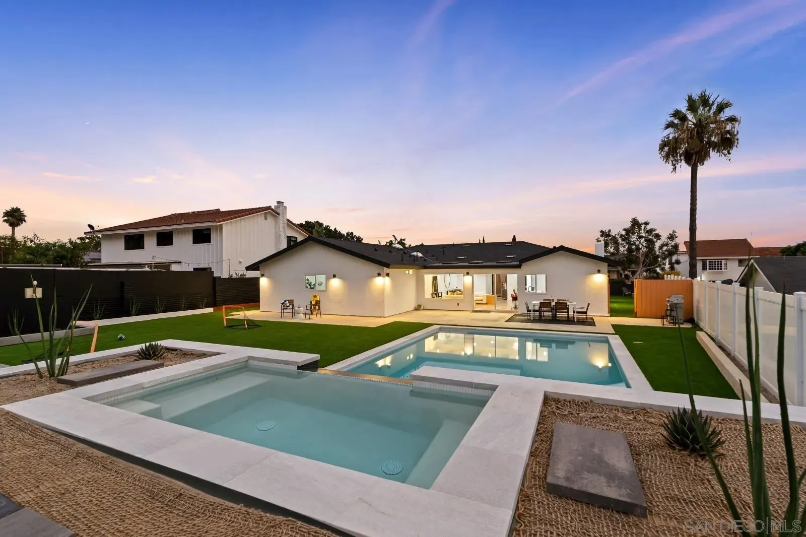 Cardiff, California 92007, United States, 5 Bedrooms Bedrooms, ,3 BathroomsBathrooms,Residential,Active,240981