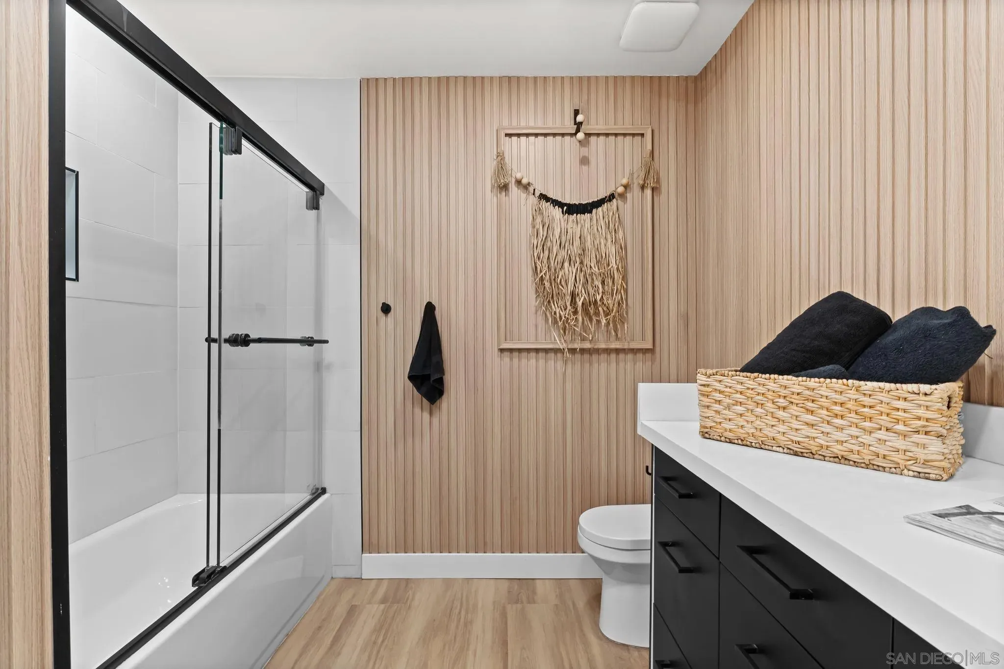 Cardiff, California 92007, United States, 5 Bedrooms Bedrooms, ,3 BathroomsBathrooms,Residential,Active,240981