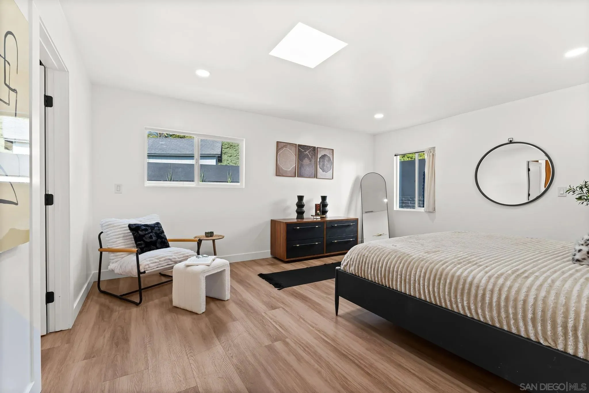 Cardiff, California 92007, United States, 5 Bedrooms Bedrooms, ,3 BathroomsBathrooms,Residential,Active,240981