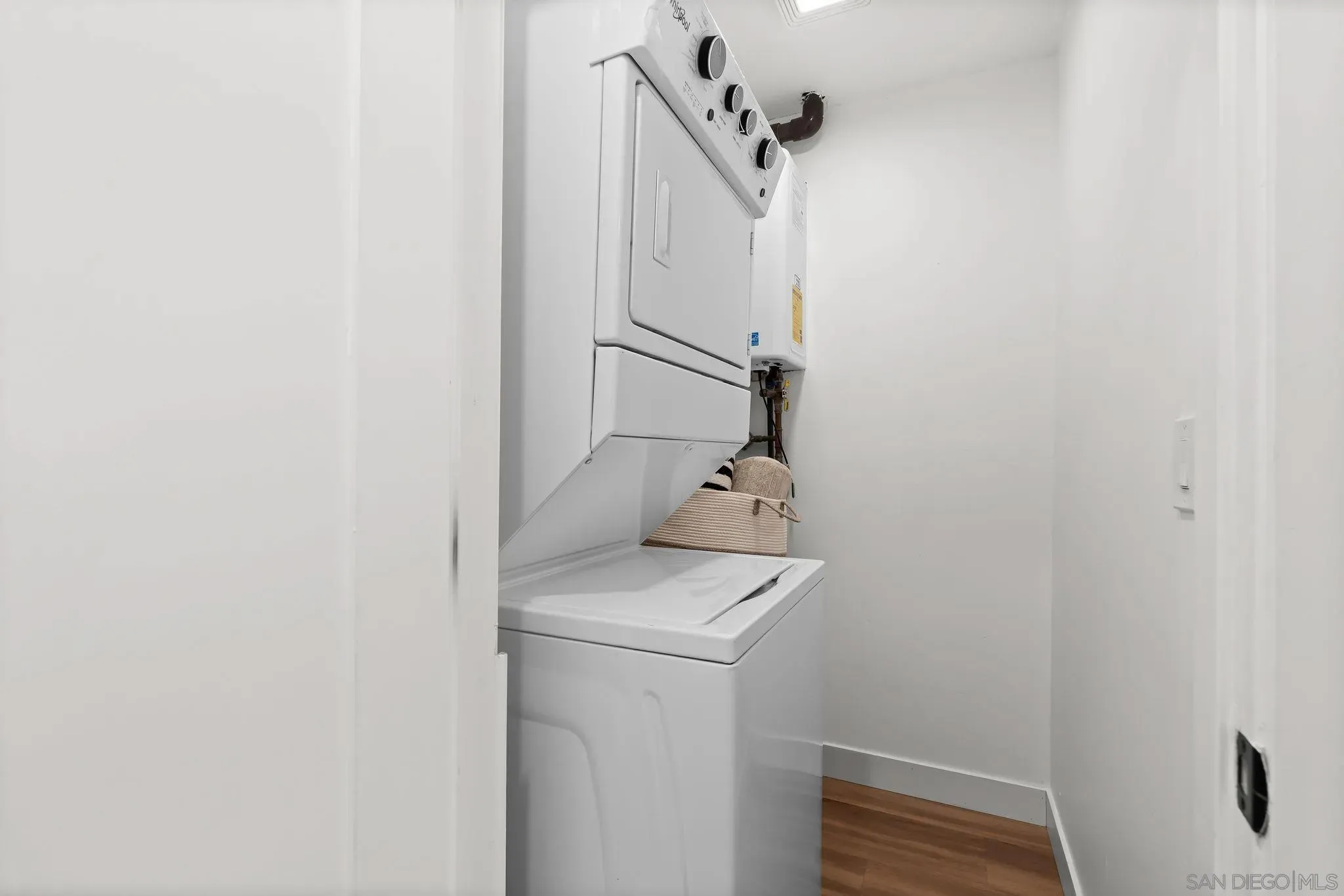 Cardiff, California 92007, United States, 5 Bedrooms Bedrooms, ,3 BathroomsBathrooms,Residential,Active,240981