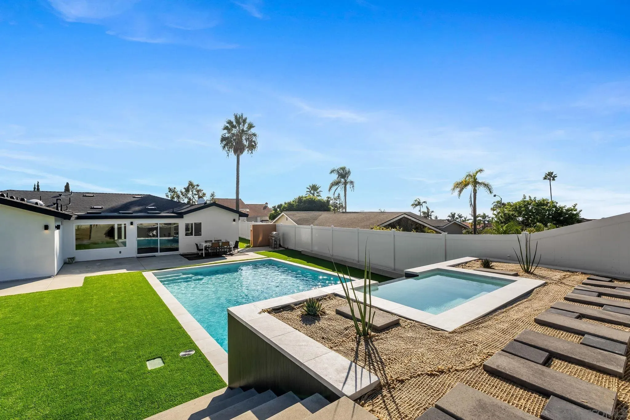 Cardiff, California 92007, United States, 5 Bedrooms Bedrooms, ,3 BathroomsBathrooms,Residential,Active,240981