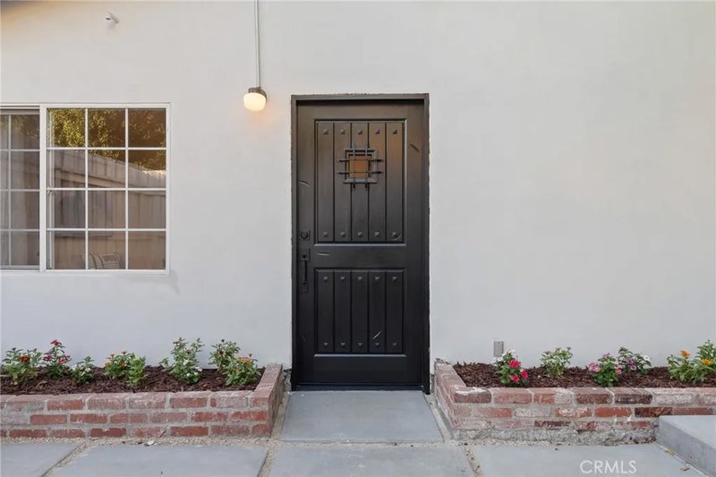1637 N Alvarado