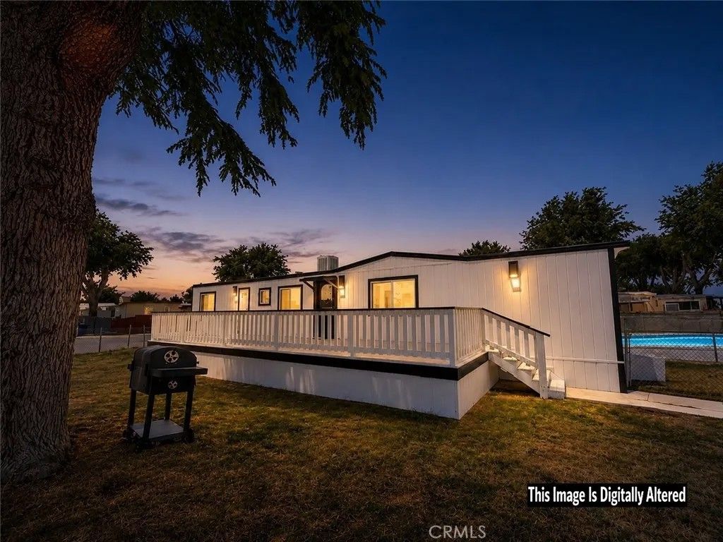 Photo of 1617 E Avenue I Spc 75, Lancaster, CA 93535 (MLS # SR26109680)