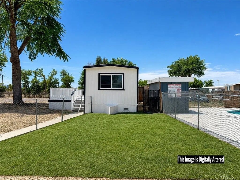 Photo of 1617 E Avenue I Spc 75, Lancaster, CA 93535 (MLS # SR26109680)