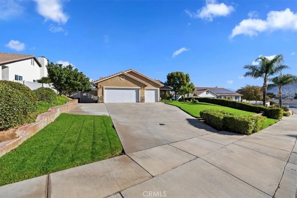 Photo of 269 Coyote Dr, Colton, CA 92324 (MLS # IG26065069)