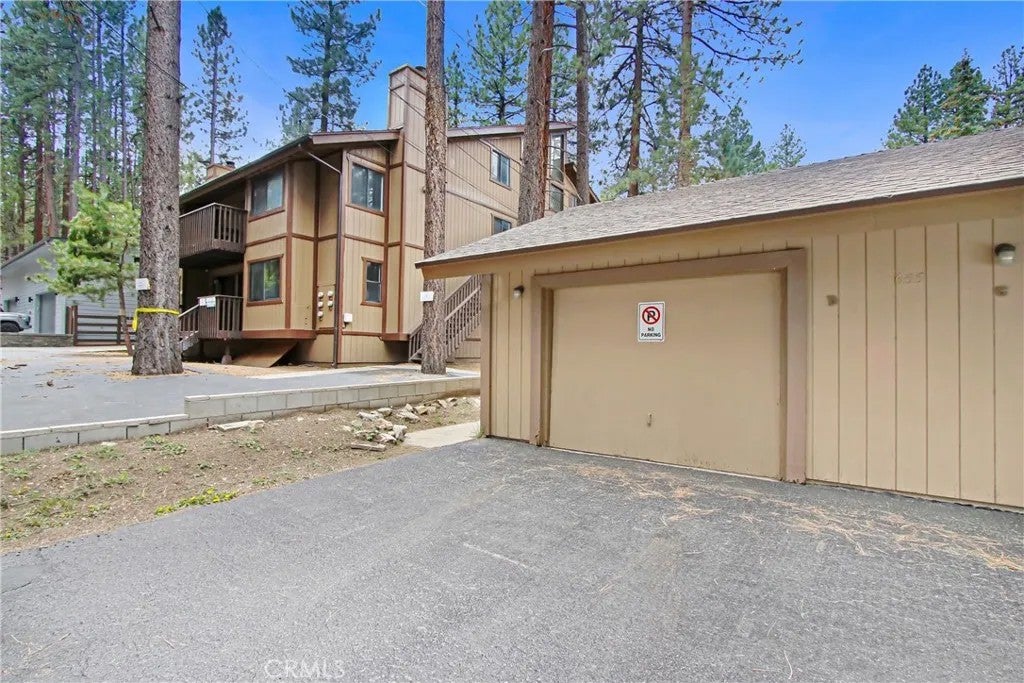 657 Summit