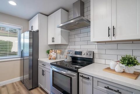 3121 Evening Way B La Jolla CA 92037