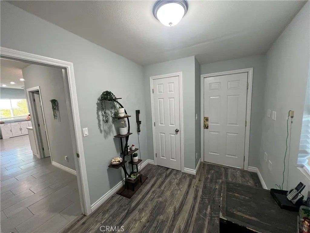 Photo of 20240 Juniper Rd, Apple Valley, CA 92308 (MLS # HD25271382)