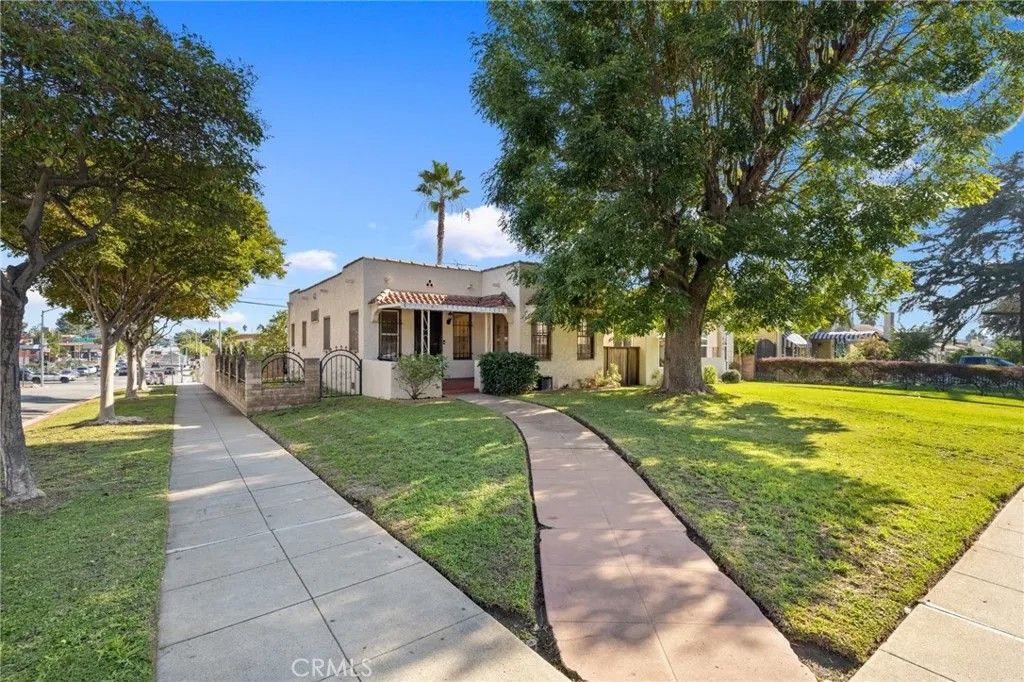 Photo of 600 La Paloma Avenue, Alhambra, CA 91801 (MLS # AR25268012)