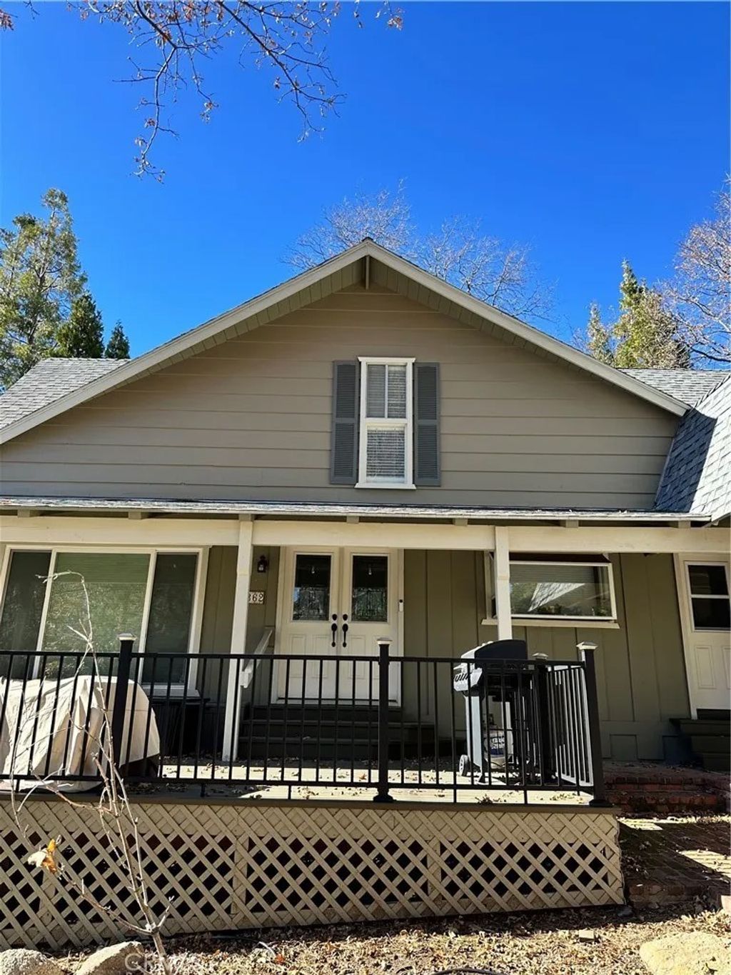 Photo of 362 Heliotrope, Lake Arrowhead, CA 92352 (MLS # OC26017525)