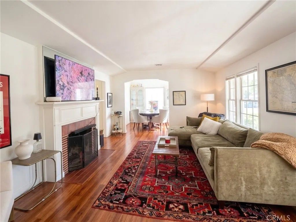 Photo of 4332 Sunnyslope Avenue, Sherman Oaks, CA 91423 (MLS # SR26065239)