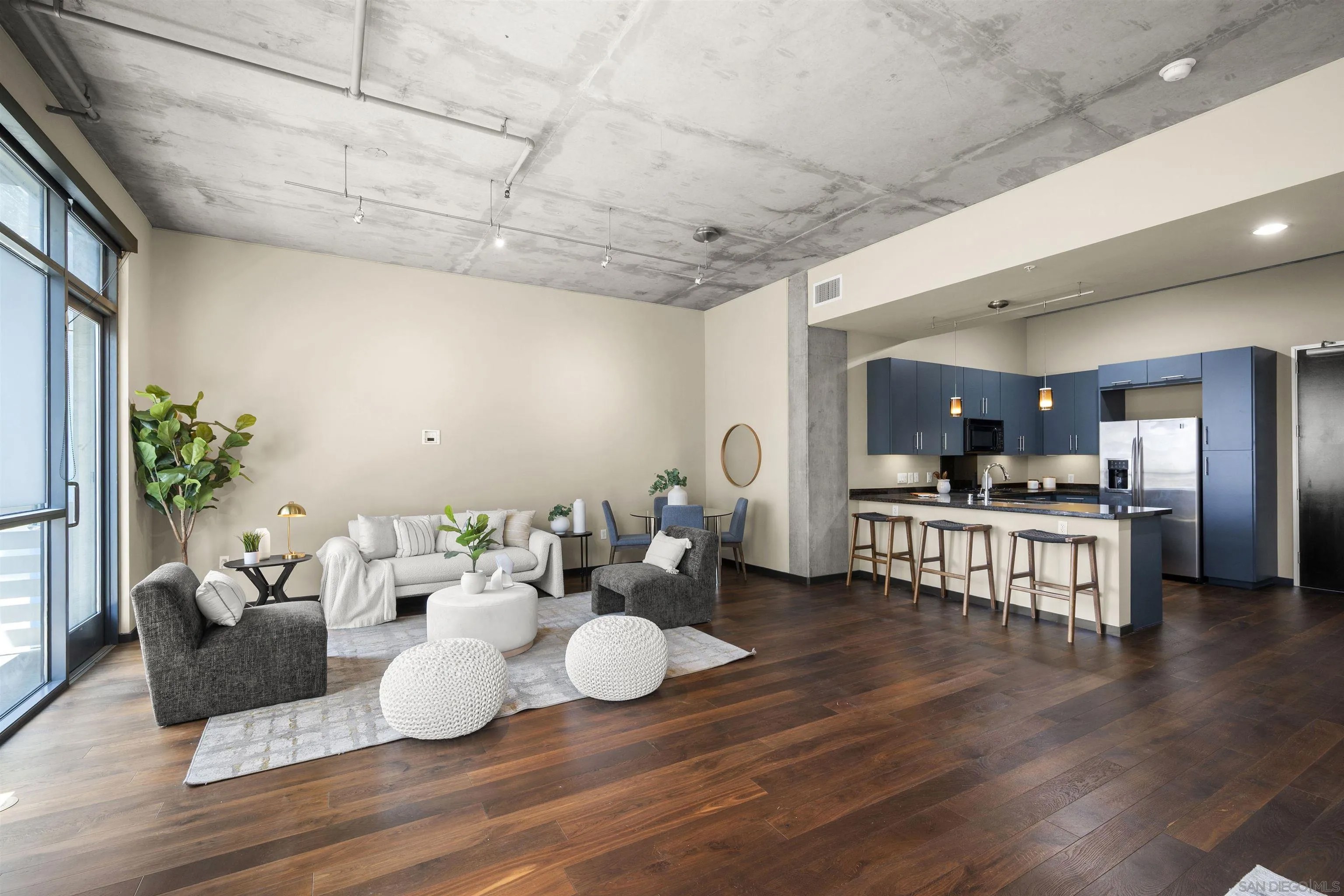 527 10Th Ave 302