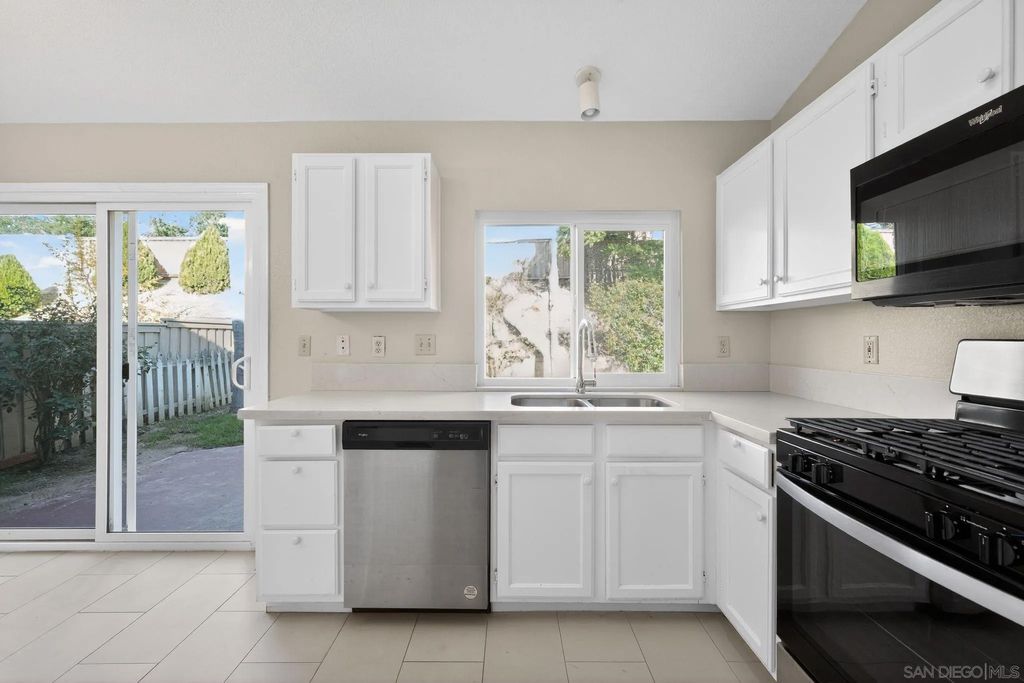 Photo of 31850 Via Barraza, Temecula, CA 92592 (MLS # 2600709)