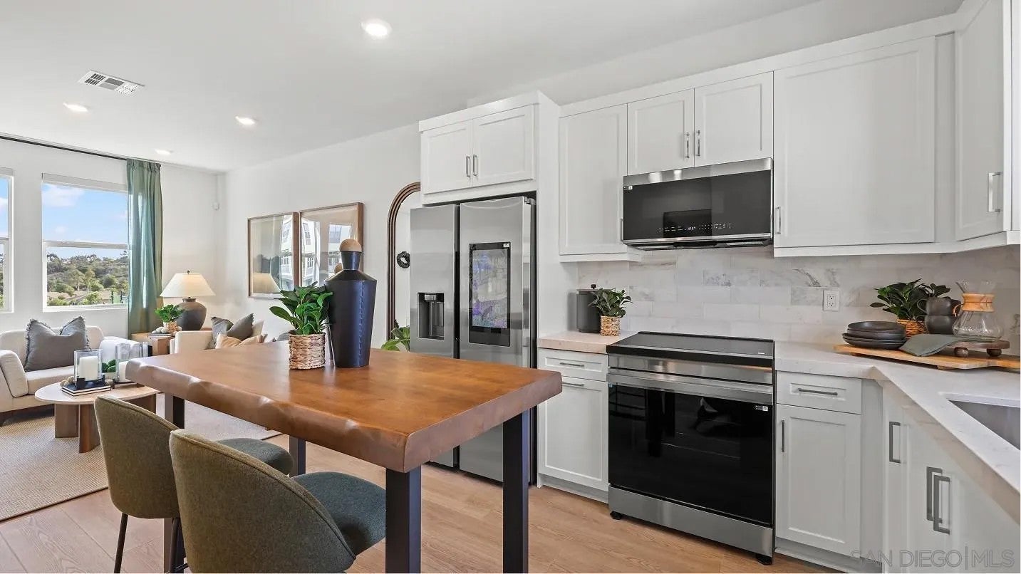 256 Larkspur