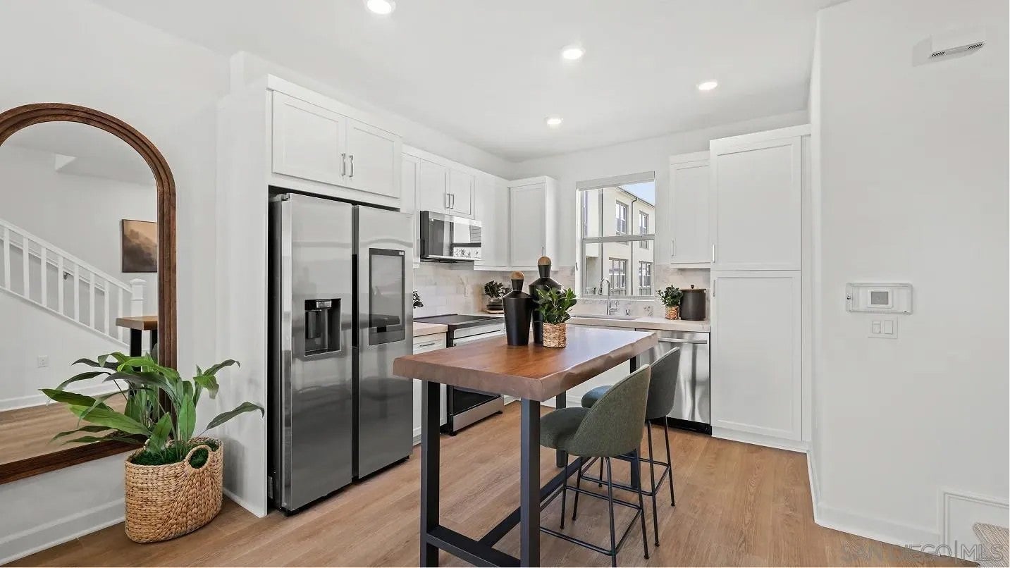 256 Larkspur
