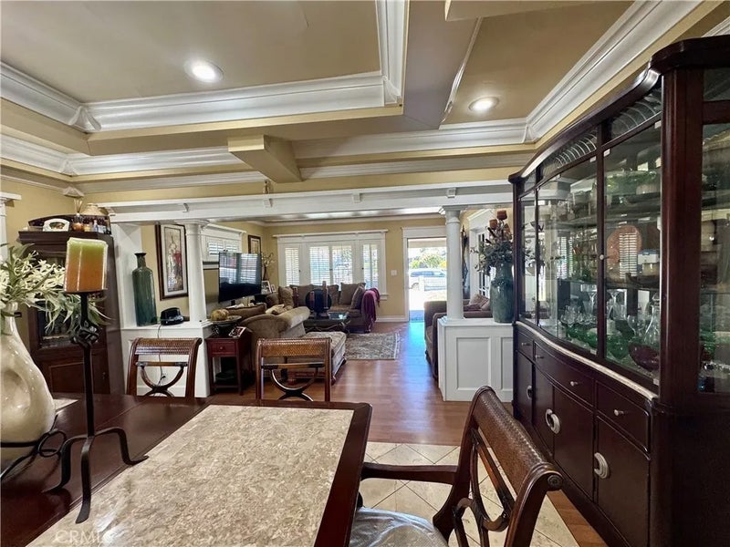 1758 W 51st Street