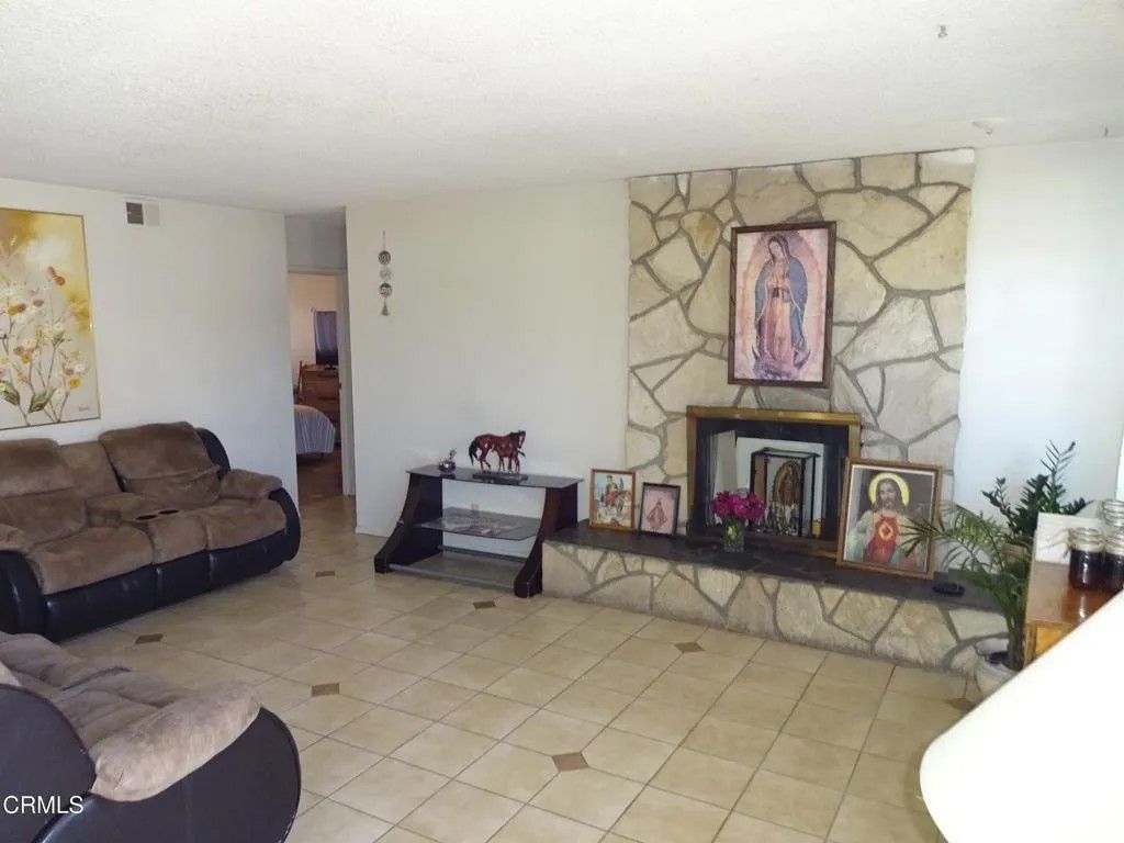 Photo of 516 N Oak Street, Santa Paula, CA 93060 (MLS # V1-36215)
