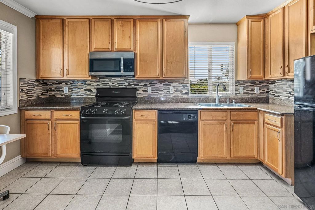 Photo of 6101 Adelaide Ave #102, San Diego, CA 92115 (MLS # 250042093)