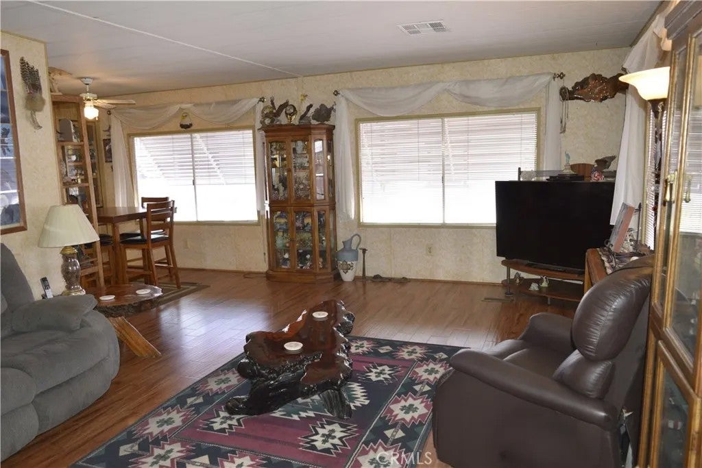 880 N Lake 56