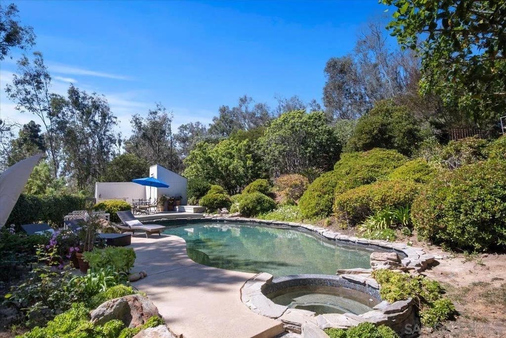 Photo of 4905 el Arco Iris, Rancho Santa Fe, CA 92067 (MLS # 260012078)