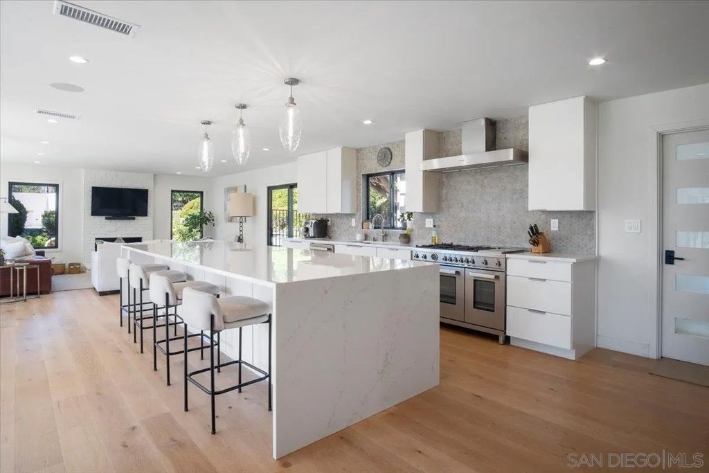 Photo of 4905 el Arco Iris, Rancho Santa Fe, CA 92067 (MLS # 260012078)