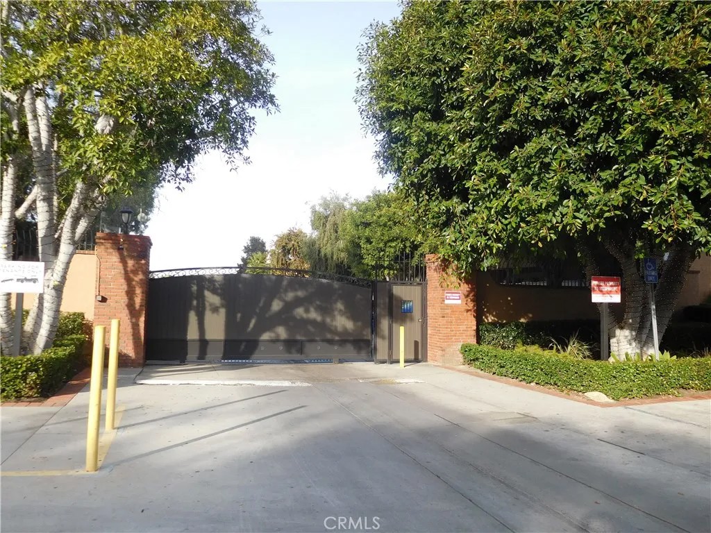 1001 W Macarthur Boulevard 101