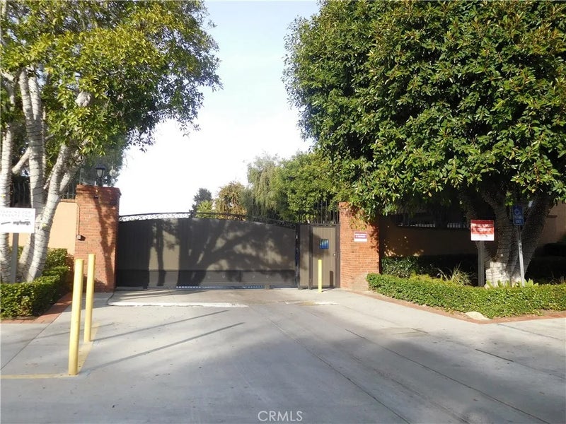 1001 W Macarthur Boulevard 101