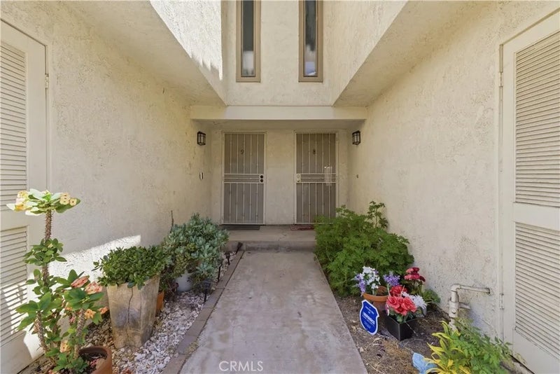 5577 Pioneer Boulevard 9
