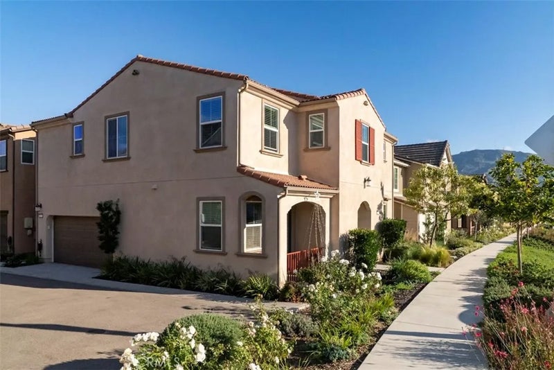 521 N Santa Paula