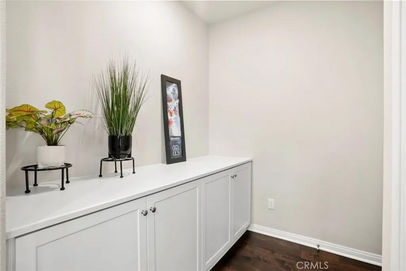 521 N Santa Paula