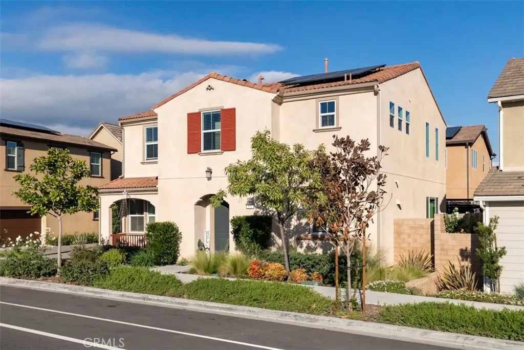 521 N Santa Paula