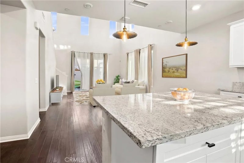 521 N Santa Paula