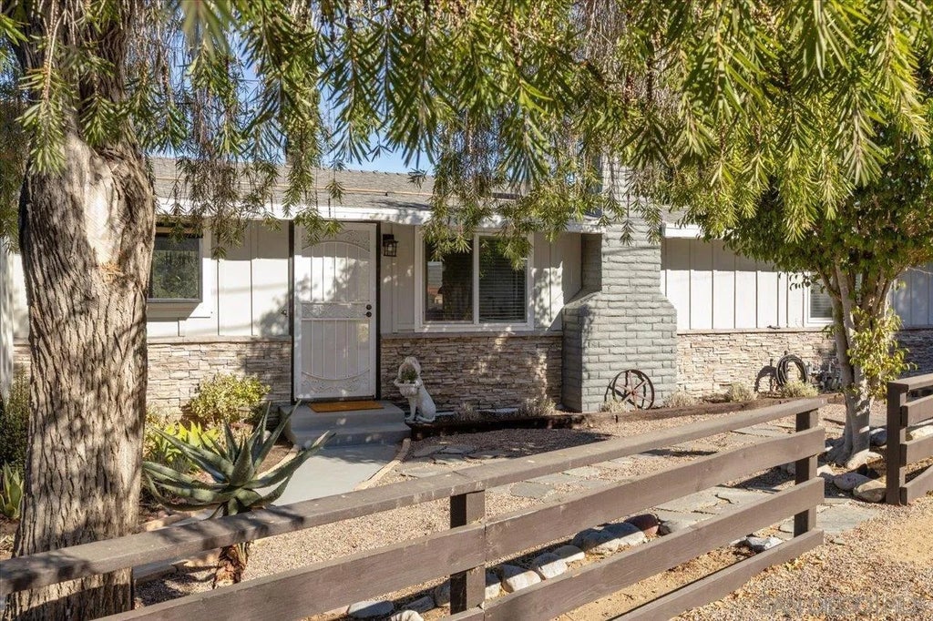 Photo of 1840 Davis DR, Fallbrook, CA 92028 (MLS # 260024681)