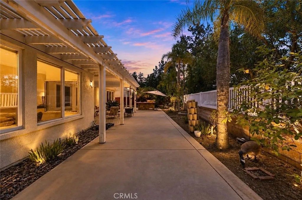 Photo of 32259 Calle Balareza, Temecula, CA 92592 (MLS # SW26125240)