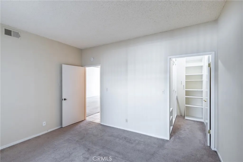 2915 Montrose Avenue 430