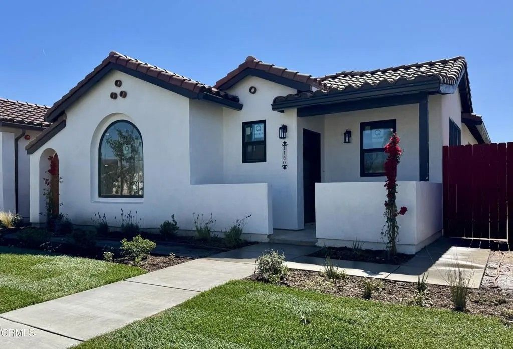 Photo of 1120 W First Street, Oxnard, CA 93030 (MLS # V1-34064)