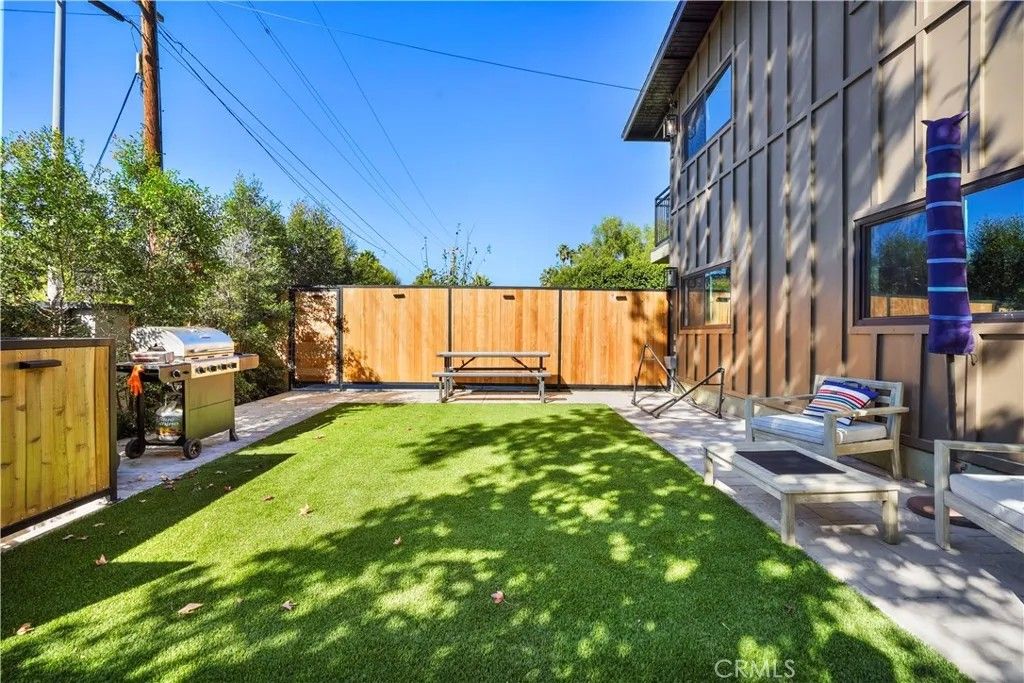 Photo of 10028 Shoup, Chatsworth, CA 91311 (MLS # SR25267932)