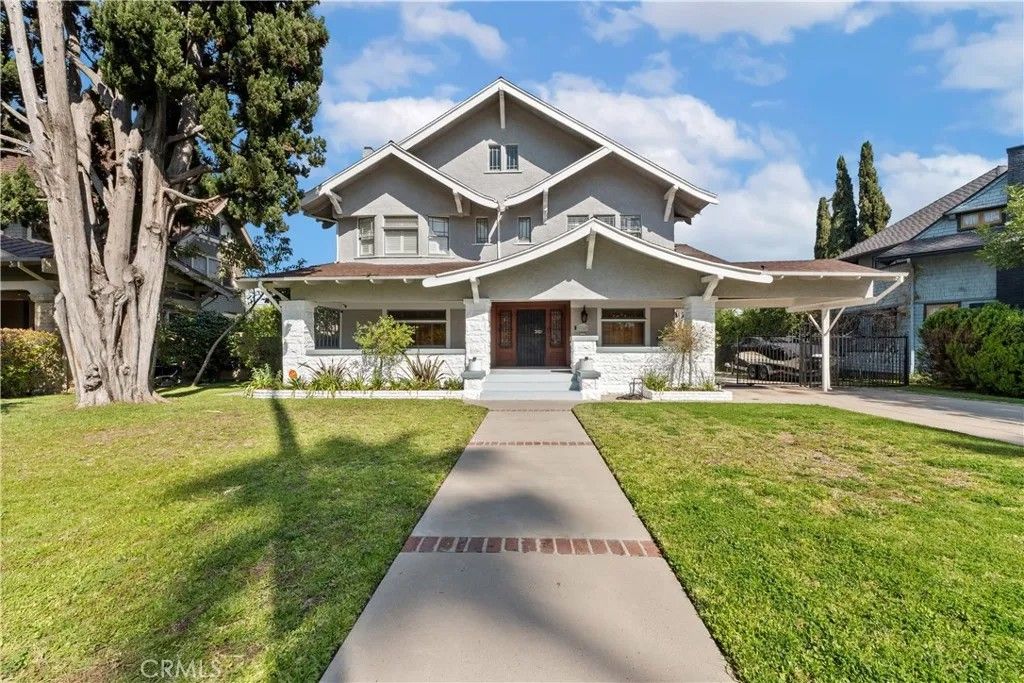 Photo of 2167 W 20th St, Los Angeles, CA 90018 (MLS # RS26104763)