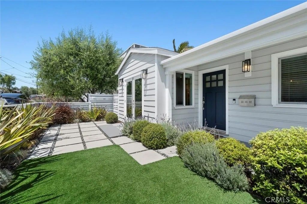 Photo of 1430 Bonnie Brae Street, Hermosa Beach, CA 90254 (MLS # SB26103839)