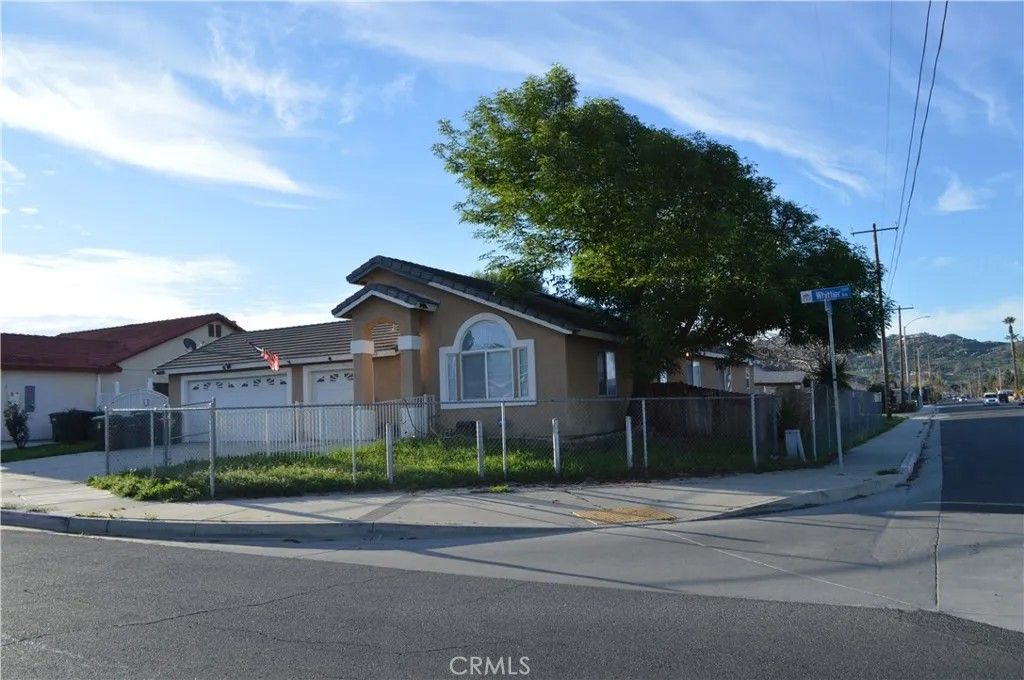 Photo of 1315 Whittier Ave, Hemet, CA 92544 (MLS # SW26045783)