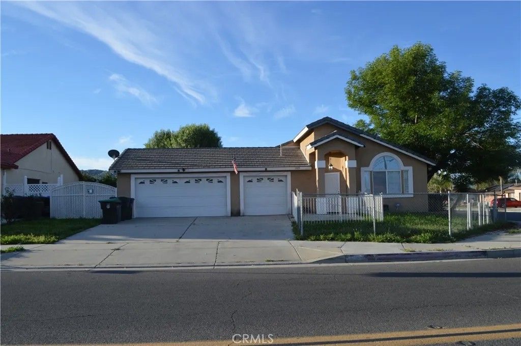 Photo of 1315 Whittier Ave, Hemet, CA 92544 (MLS # SW26045783)