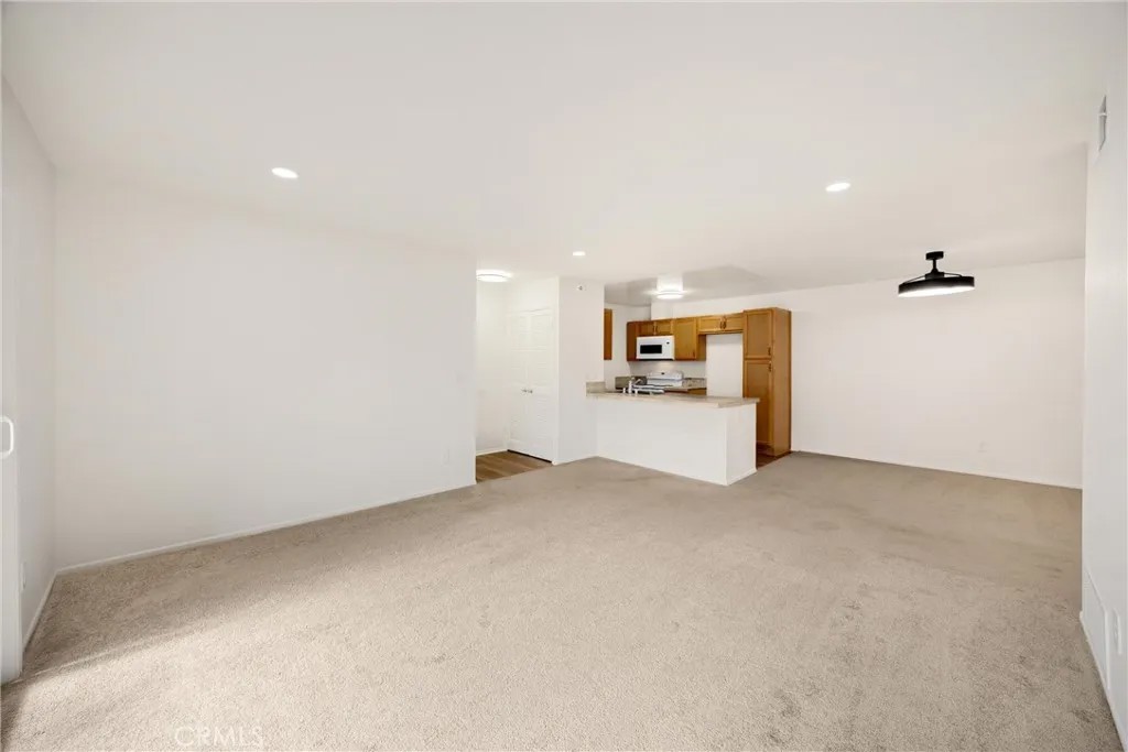 2521 W Sunflower Avenue R8