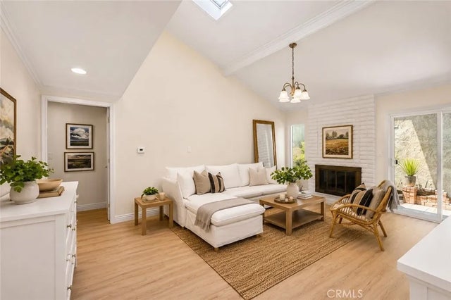 12 Blackswan, Irvine