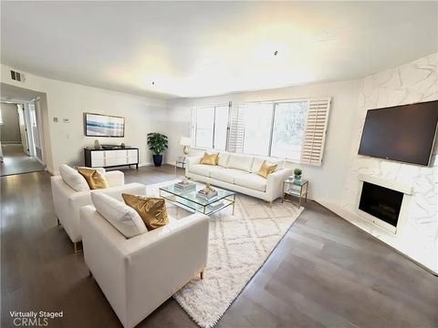 Photo of 241 S Reeves Drive #302, Beverly Hills, CA 90212 (MLS # IG26022632)
