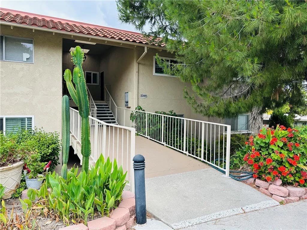 Photo of 2289 Via Puerta #Q, Laguna Woods, CA 92637 (MLS # SW26141628)