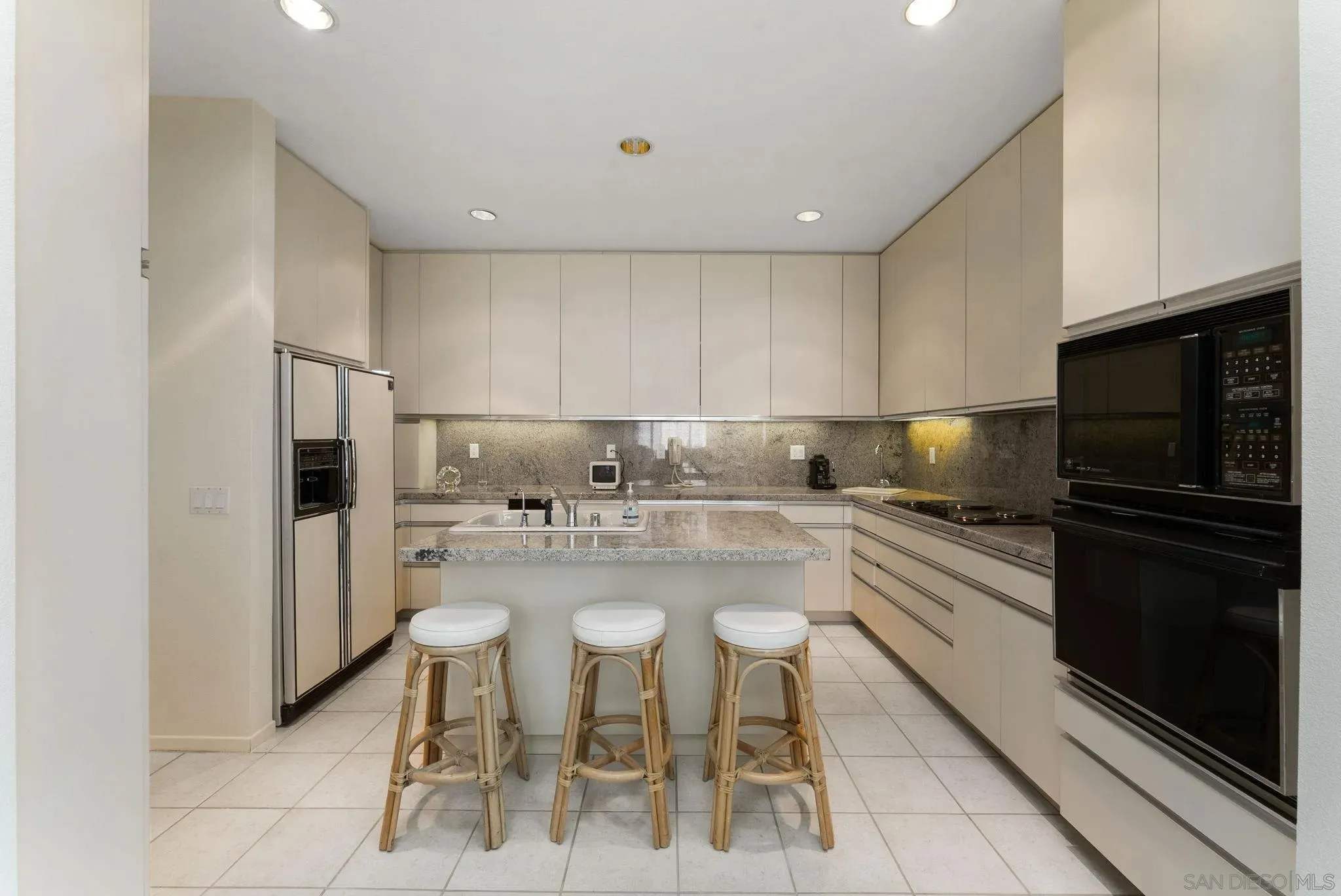 Carlsbad, California 92009, United States, 3 Bedrooms Bedrooms, ,3 BathroomsBathrooms,Residential,Active,251503