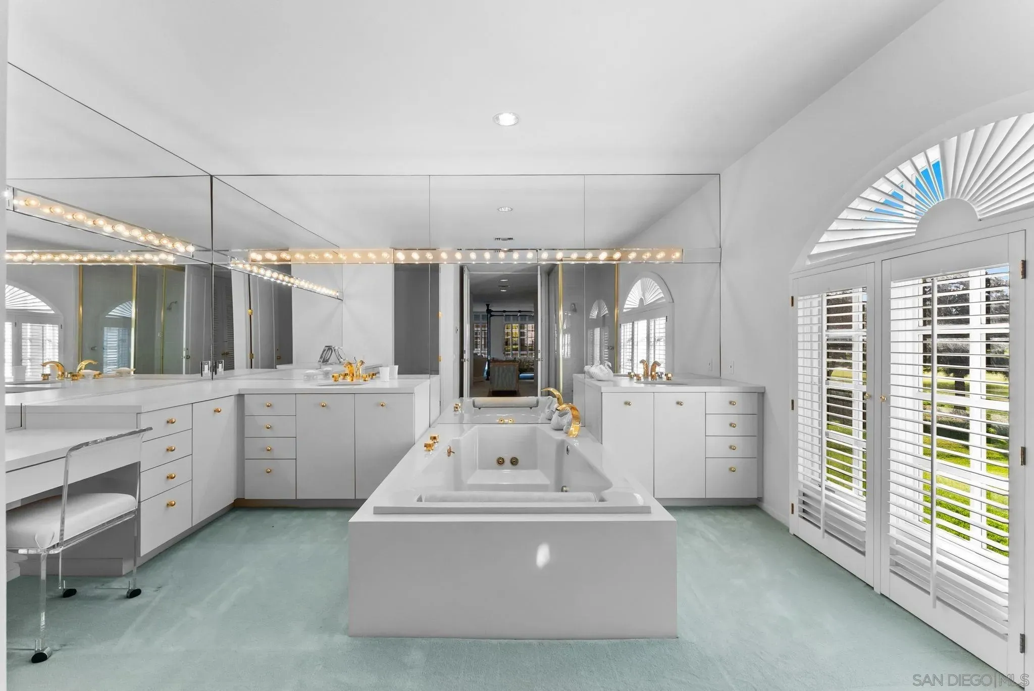 Carlsbad, California 92009, United States, 3 Bedrooms Bedrooms, ,3 BathroomsBathrooms,Residential,Active,251503