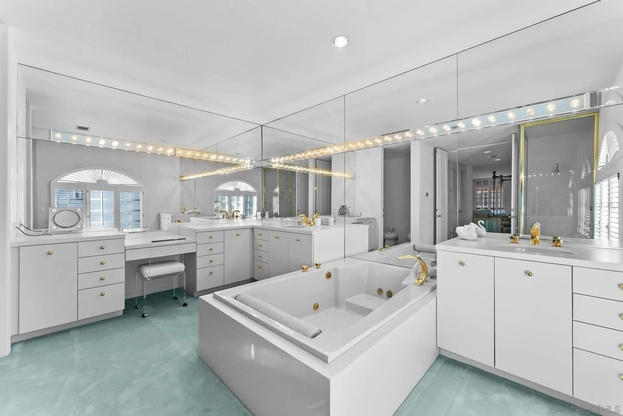 Carlsbad, California 92009, United States, 3 Bedrooms Bedrooms, ,3 BathroomsBathrooms,Residential,Active,251503