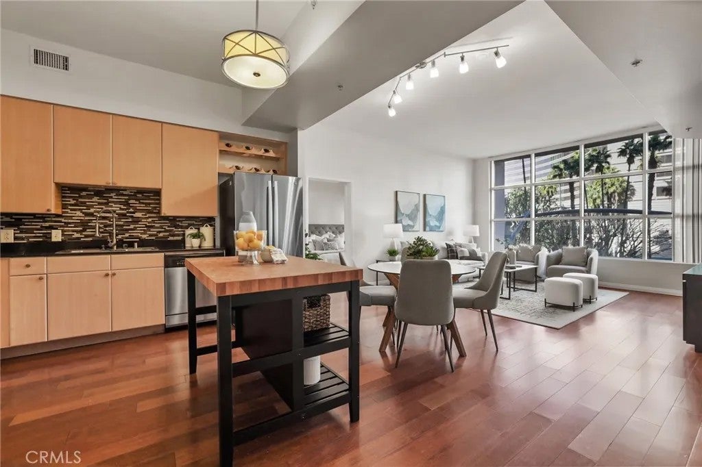 388 E Ocean Boulevard 305