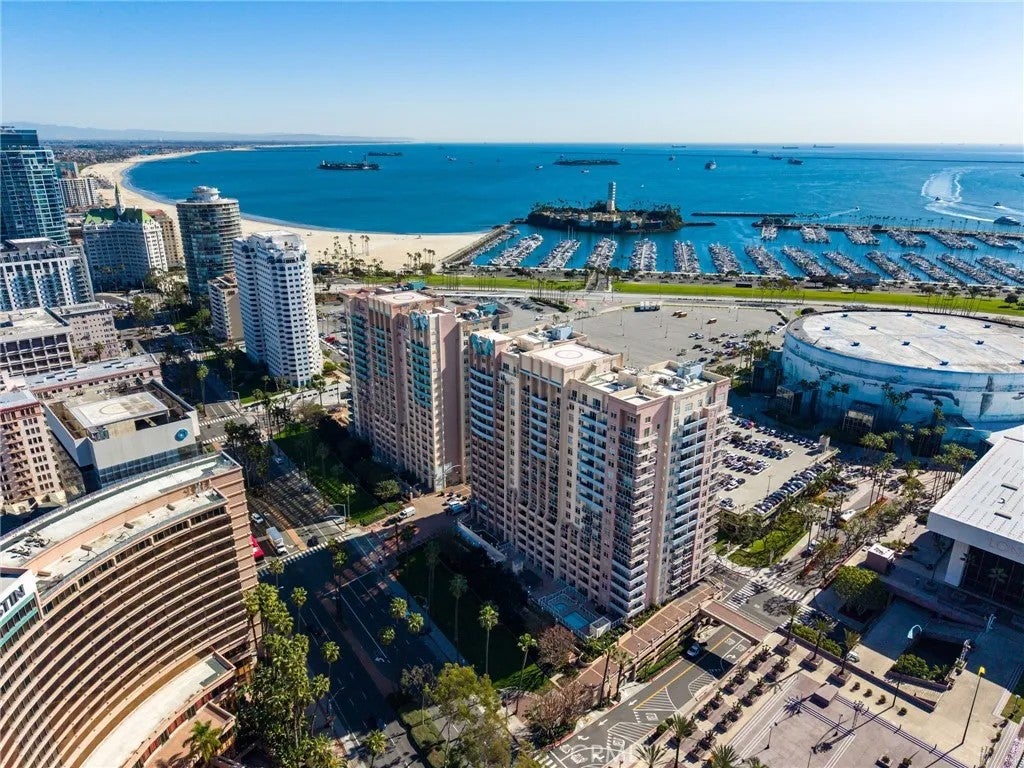 388 E Ocean Boulevard 305